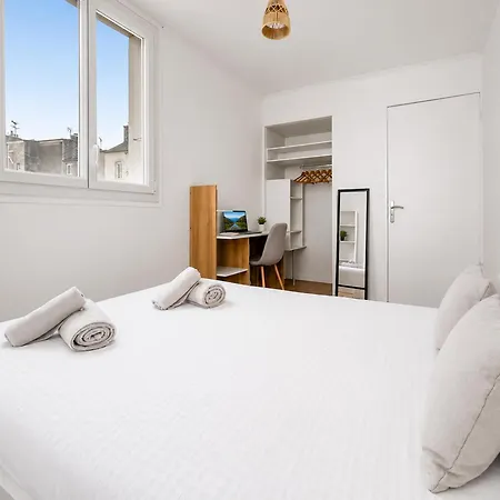 Moderne, Lumineux Et Parking Sur Place