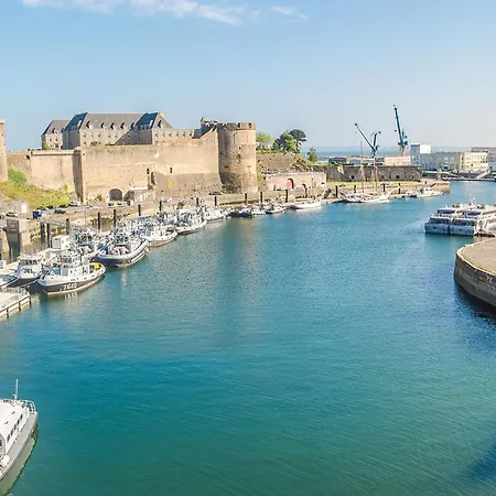 Moderne, Lumineux Et Parking Sur Place