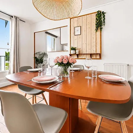 Moderne, Lumineux Et Parking Sur Place