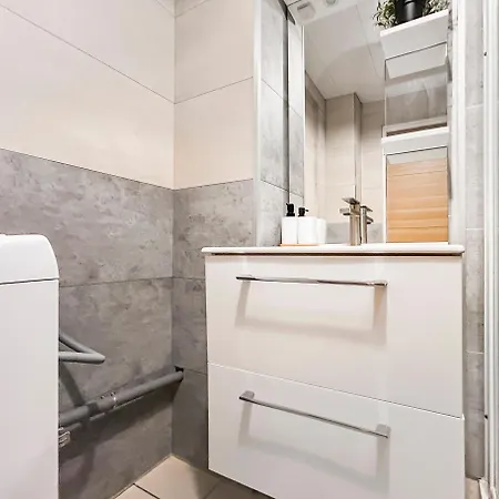 Moderne, Lumineux Et Parking Sur Place Lejlighed