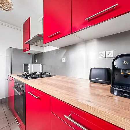 Moderne, Lumineux Et Parking Sur Place *